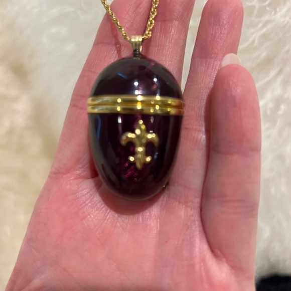 Vivian Alexander Egg Necklace with Clock - Picture 3 of 5